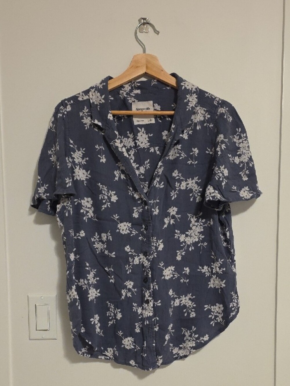 Abercrombie & Fitch Blue Button-Front Floral Camp Shirt